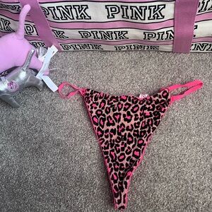 Pink v string